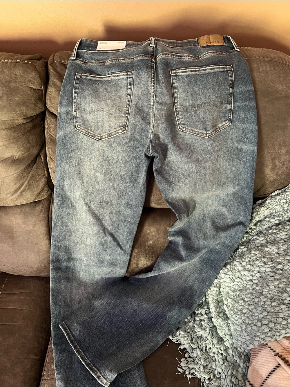 American Eagle Outfitters Men’s Faded Blue Bootcut Jeans - Picture 4 of 6